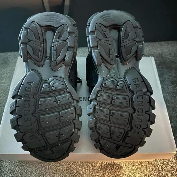 good condition barley worn box included 43”/10.5 good style DM BEFORE PURCHASING - Picture 3 of 4